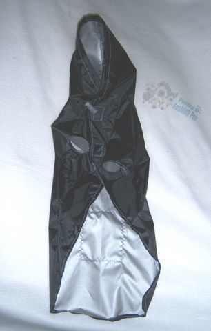 MODELO IMPERMEABLE NEGRO-ROJO, CON BOLSITA PARA GUARDAR, ORIFICIO PARA CORREA Y PUEDES HACERLO BOLSITA PARA TRASPORTARLO FACILMENTE :D
TALLAS CH $180 M $200
G $ 220 XG $ 240
 XXG $250